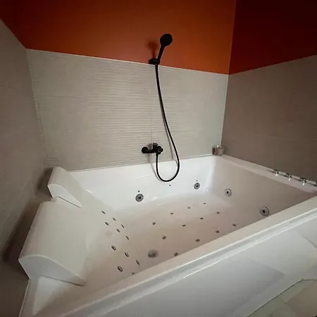 Romantique Avec Baignoire Balneotherapie Duo Et Jardin Proche De Colmar Et Kaysersberg Pour 2 Personnes Appartamento Lapoutroie