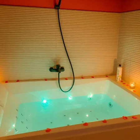 Romantique Avec Baignoire Balnéothérapie Duo Et Jardin Proche De Colmar Et Kaysersberg Pour 2 Personnes Lapoutroie